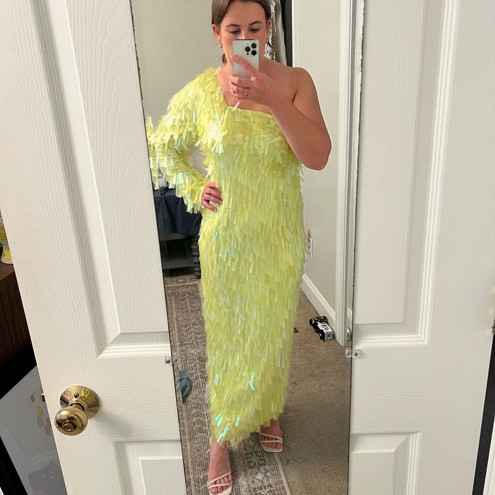 Chic Yellow One-Shoulder Gown